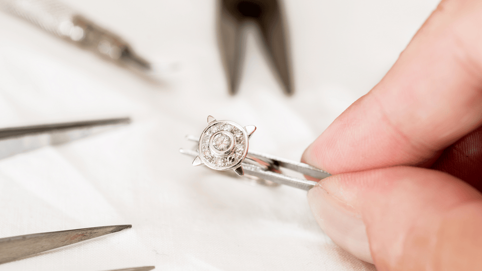 How to Choose the Best Jewelry Repair Shop for Your Needs