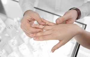 The Complete Guide to Choosing an Engagement Ring