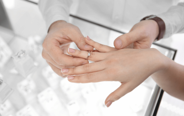 The Complete Guide to Choosing an Engagement Ring