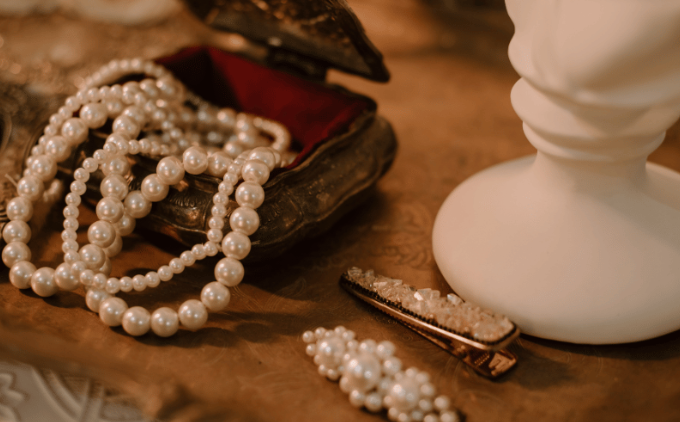 Vintage Celebrity Jewelry: Timeless Pieces that Defined an Era