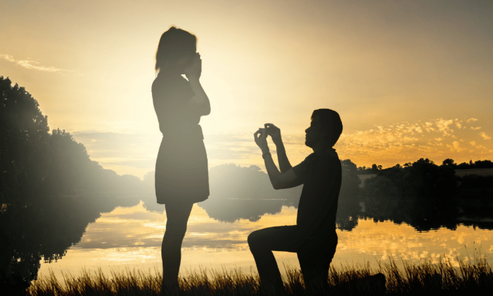 East-West Engagement Ring Trend: 2025 Guide to Vintage-Inspired Modern Designs