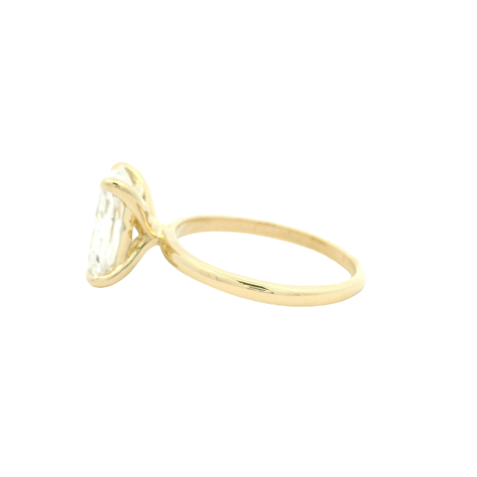Elegant Radiant Cut Diamond Ring