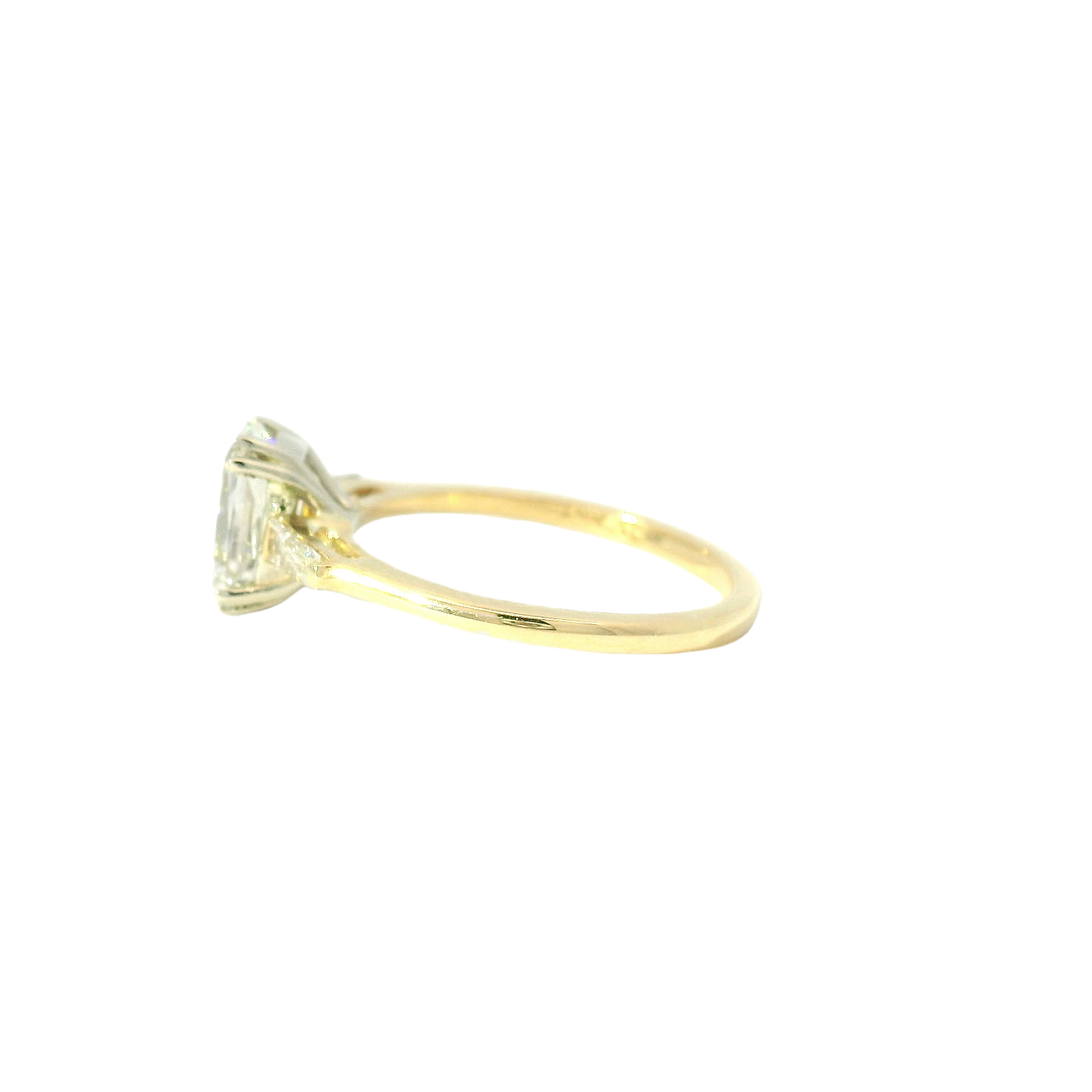 Elegant Gold Diamond Ring