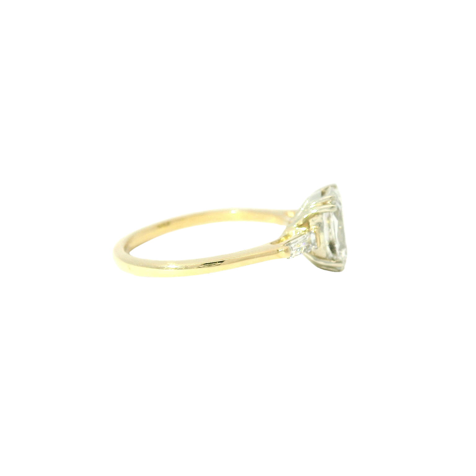 Elegant Gold Diamond Ring