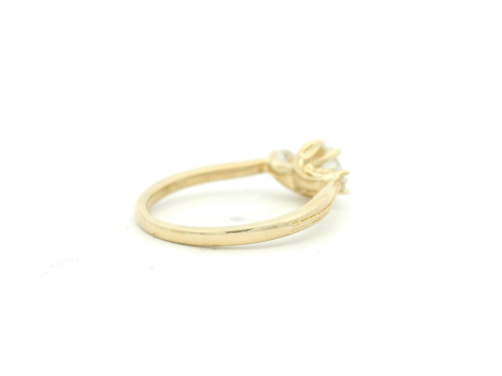 Elegant Three-Stone Diamond Ring