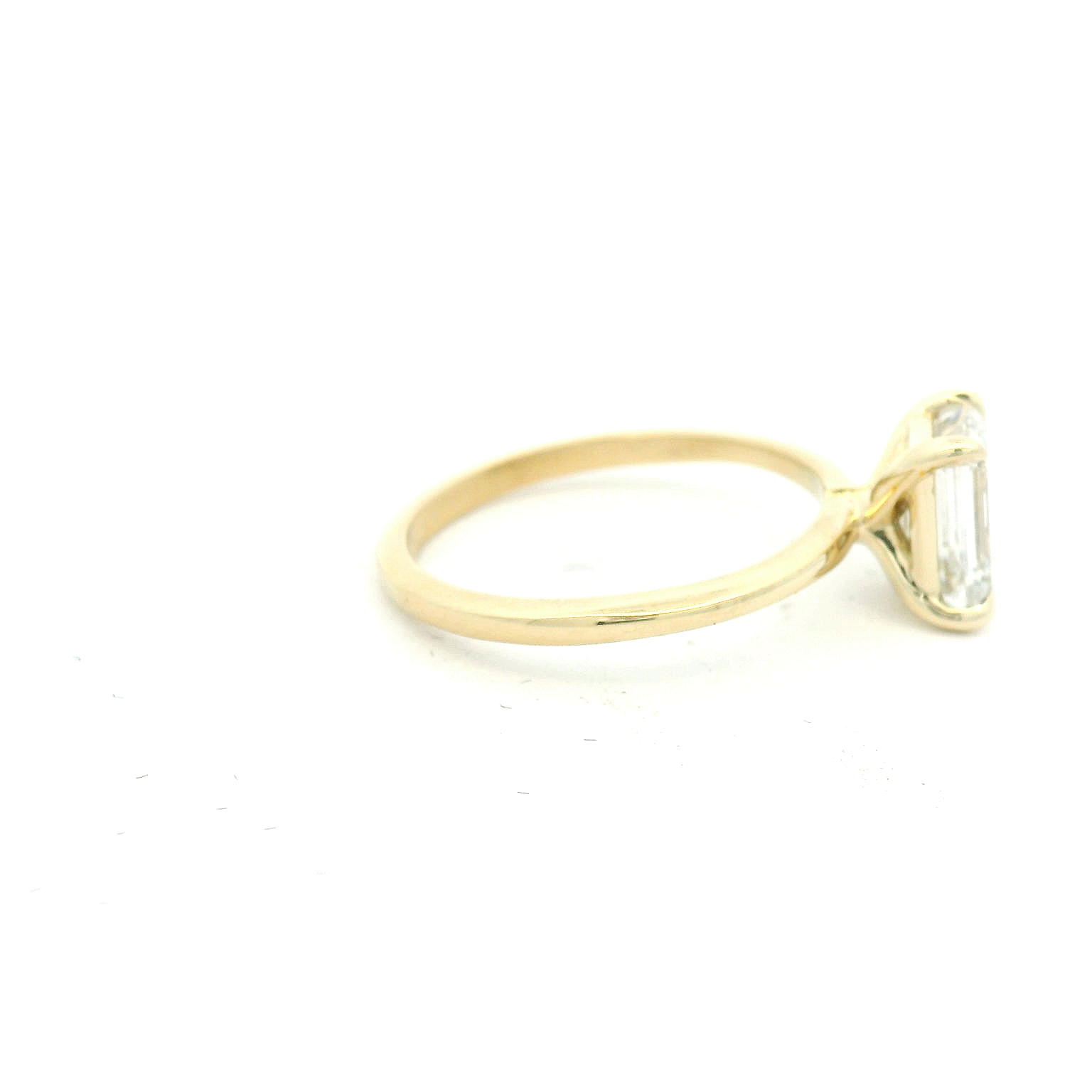 Elegant Emerald Cut Diamond Ring