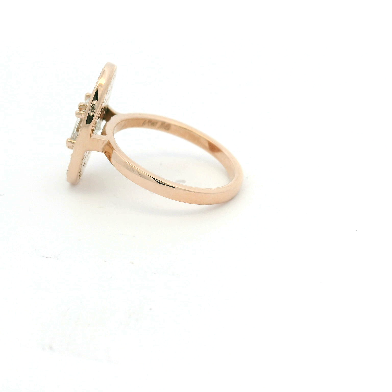 Elegant Rose Gold Diamond Ring