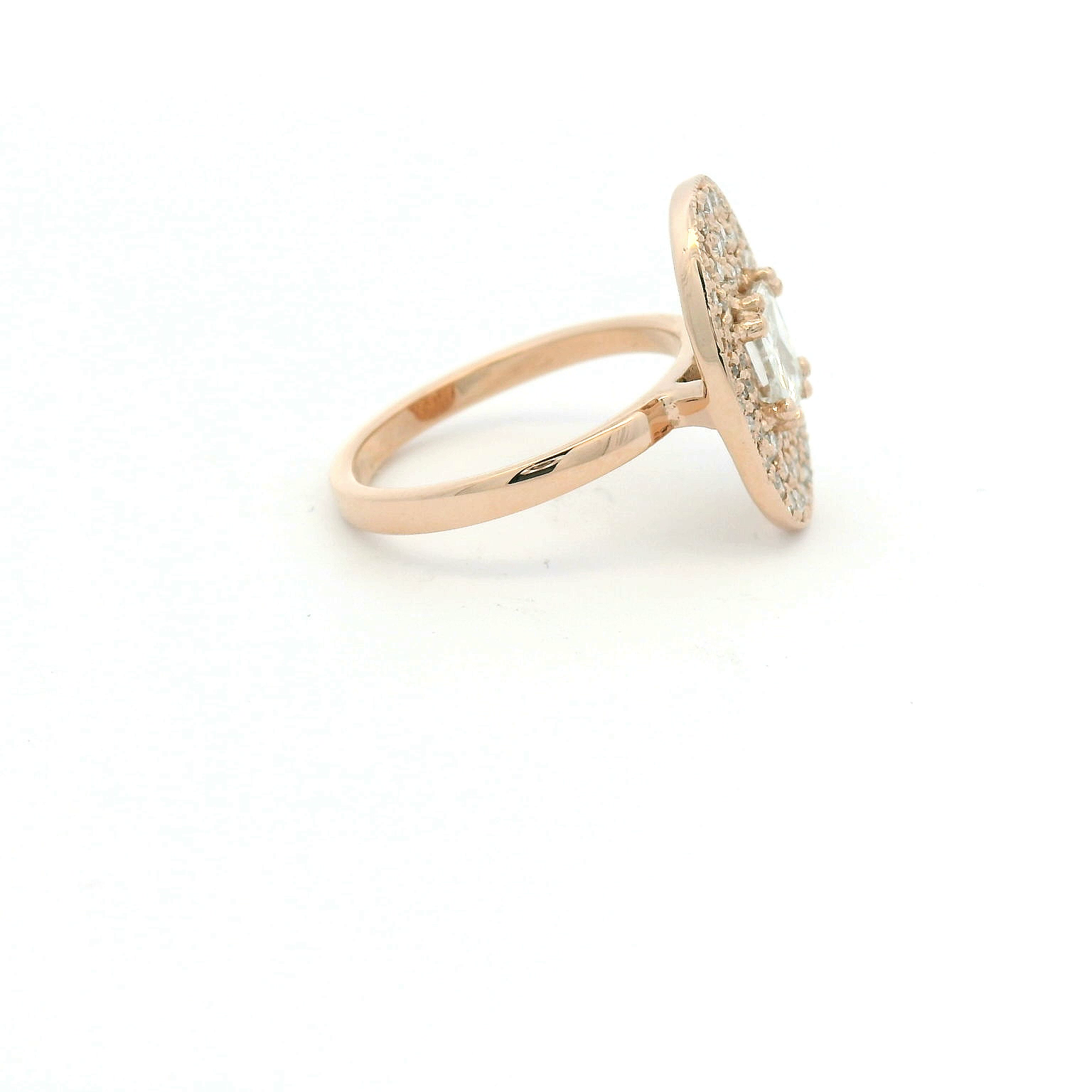 Elegant Rose Gold Diamond Ring