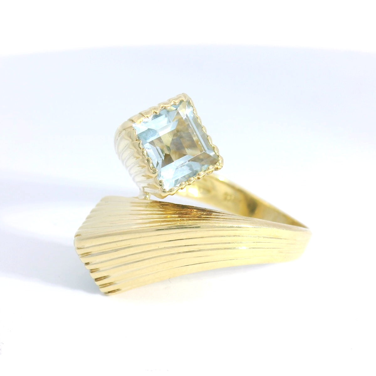 Yellow Gold Ring with Square Aquamarine Gemstone