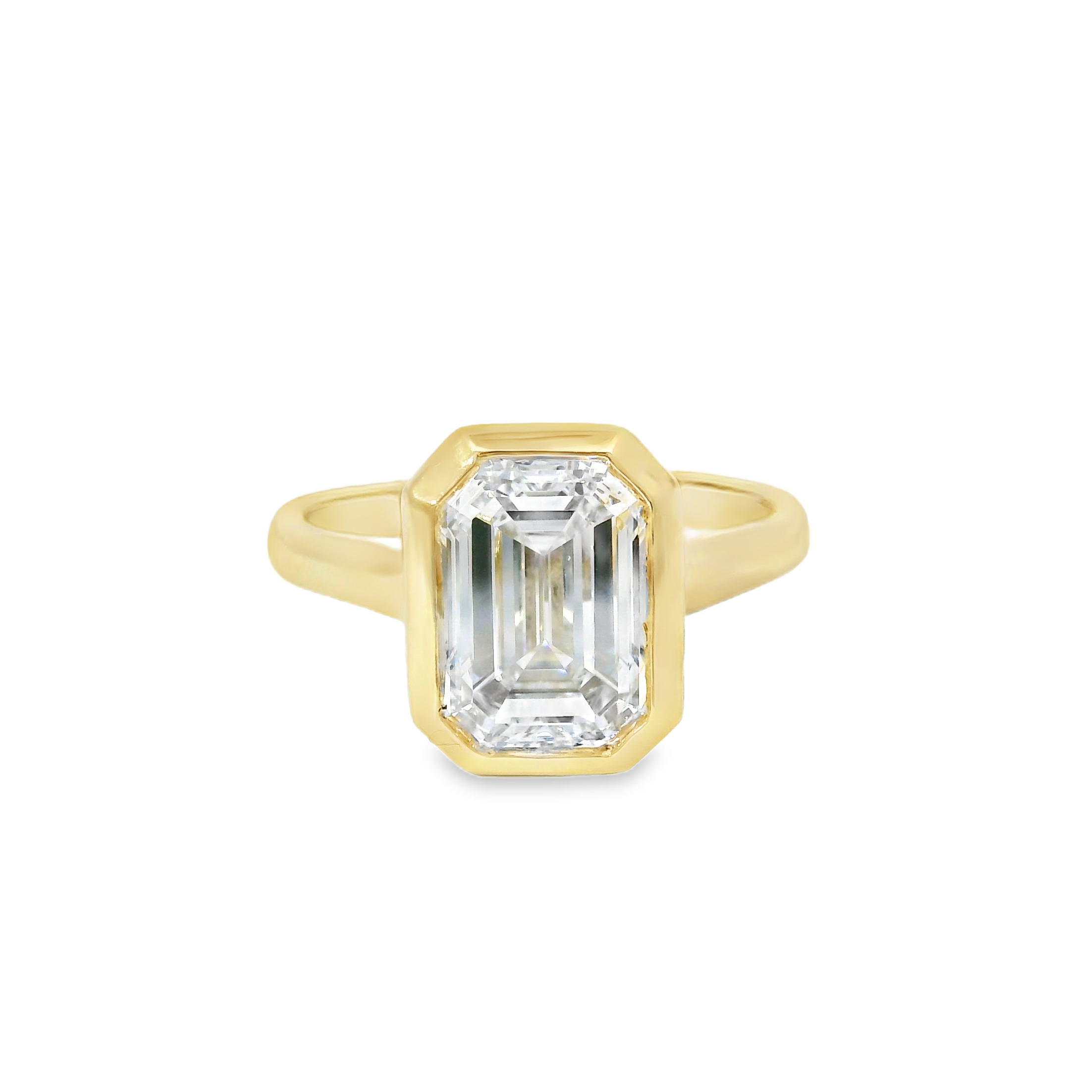 Oval-Cut Diamond Solitaire Ring in Yellow Gold