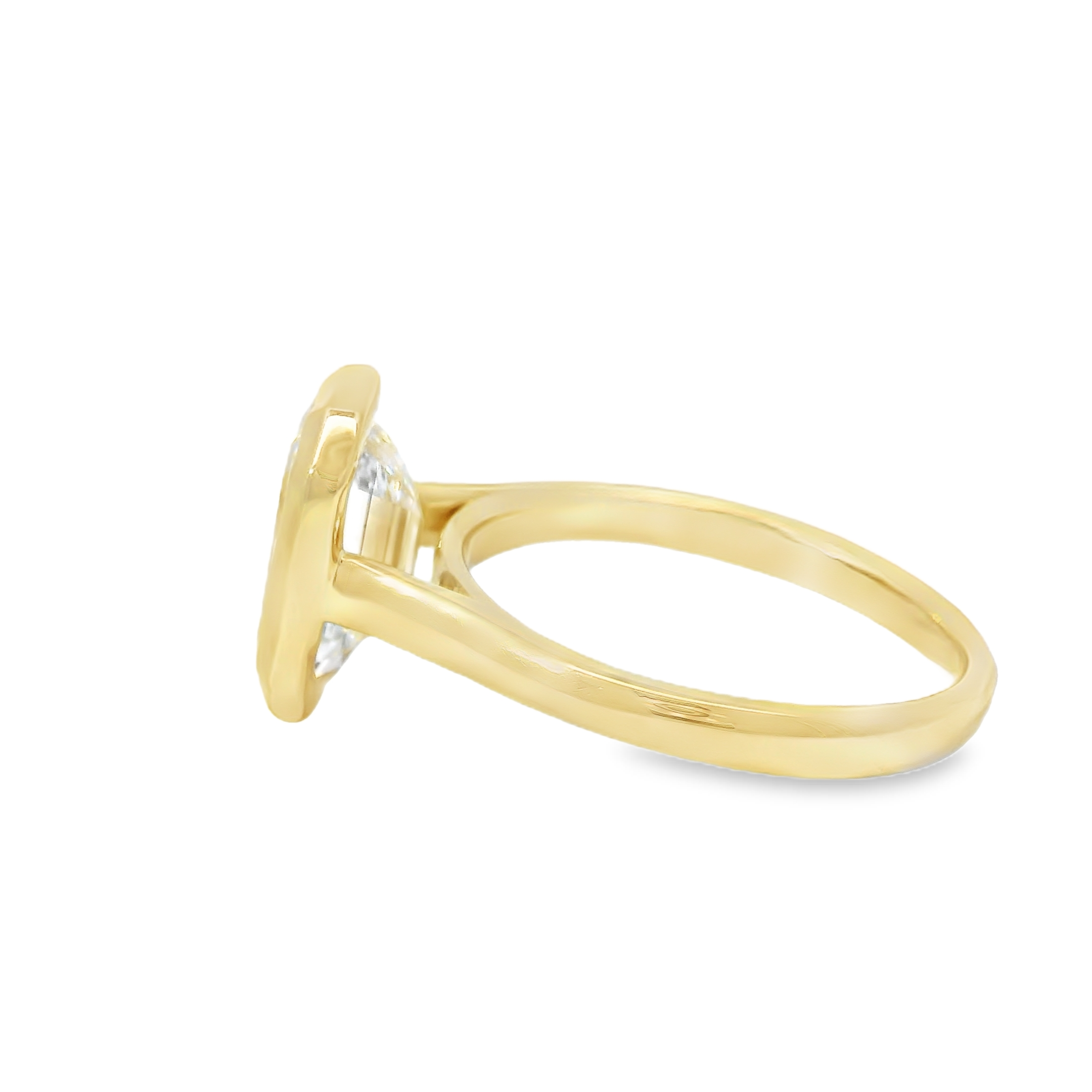 Oval-Cut Diamond Solitaire Ring in Yellow Gold
