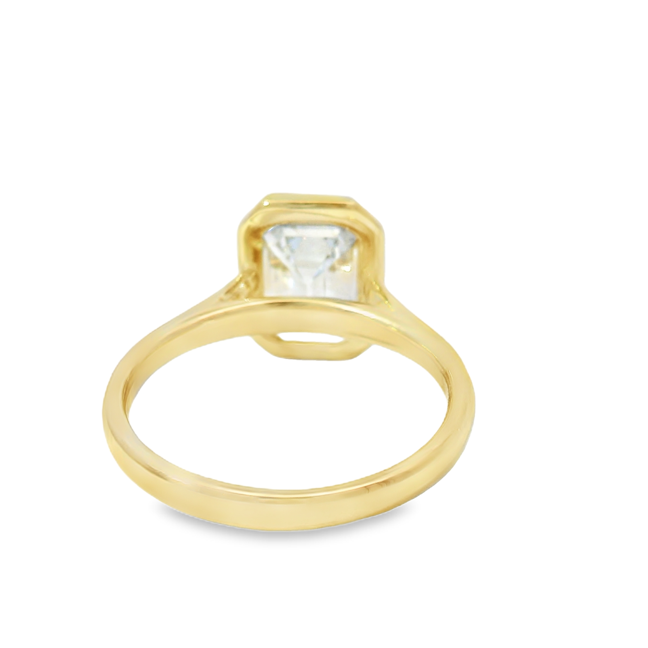 Oval-Cut Diamond Solitaire Ring in Yellow Gold