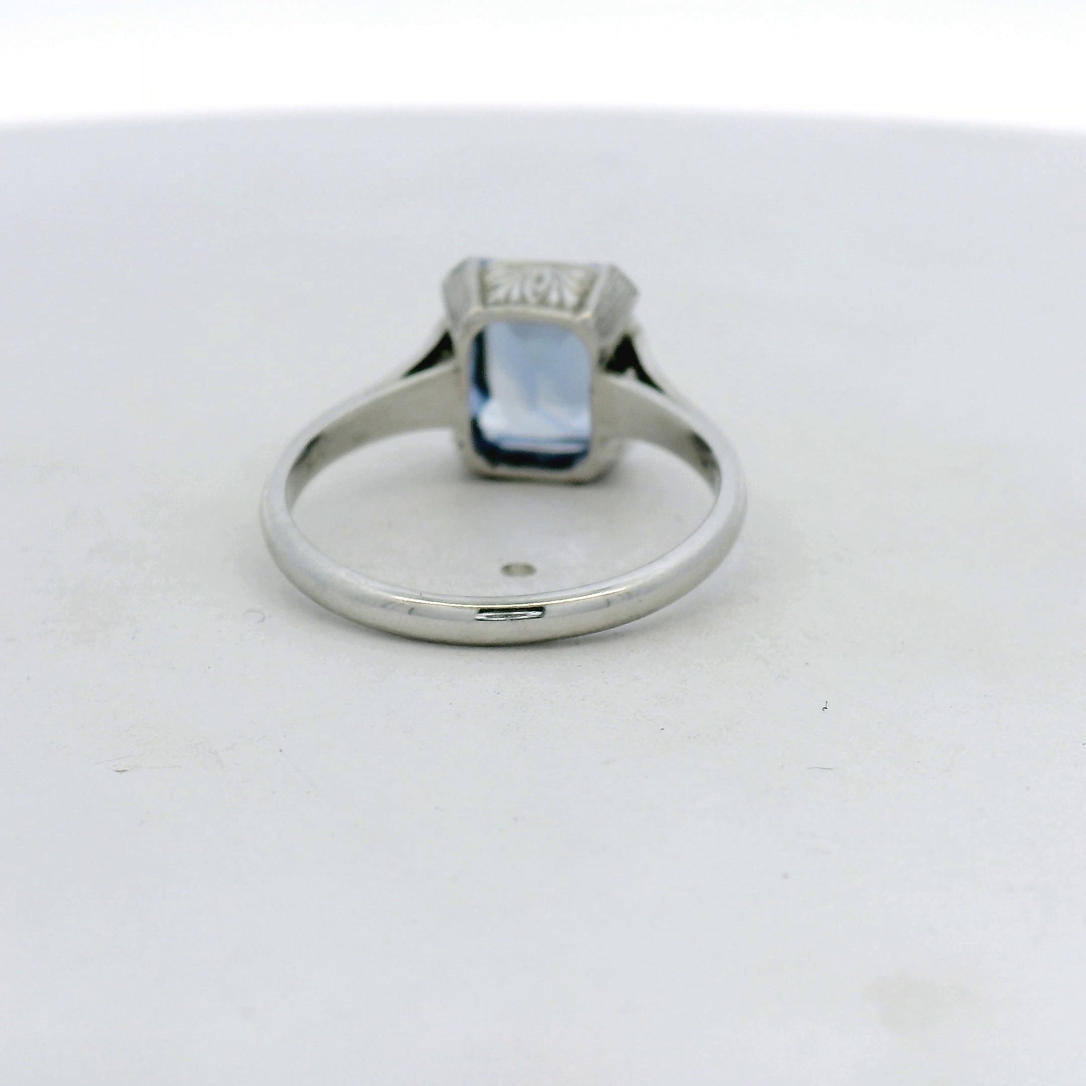 18kt White Gold Medium Blue Sapphire Engraved Solitaire Ring