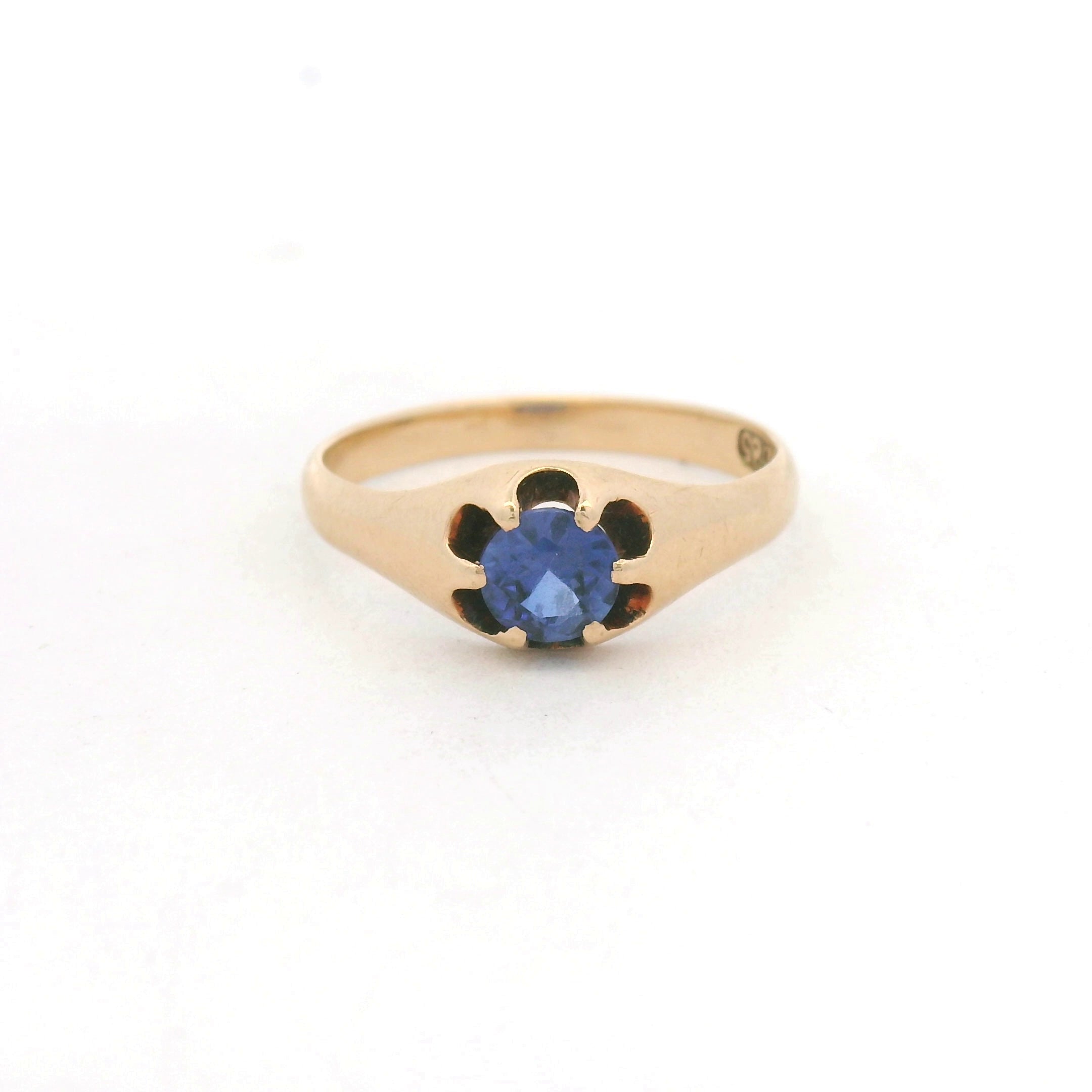 Yellow Gold Medium Blue Sapphire Solitaire Ring