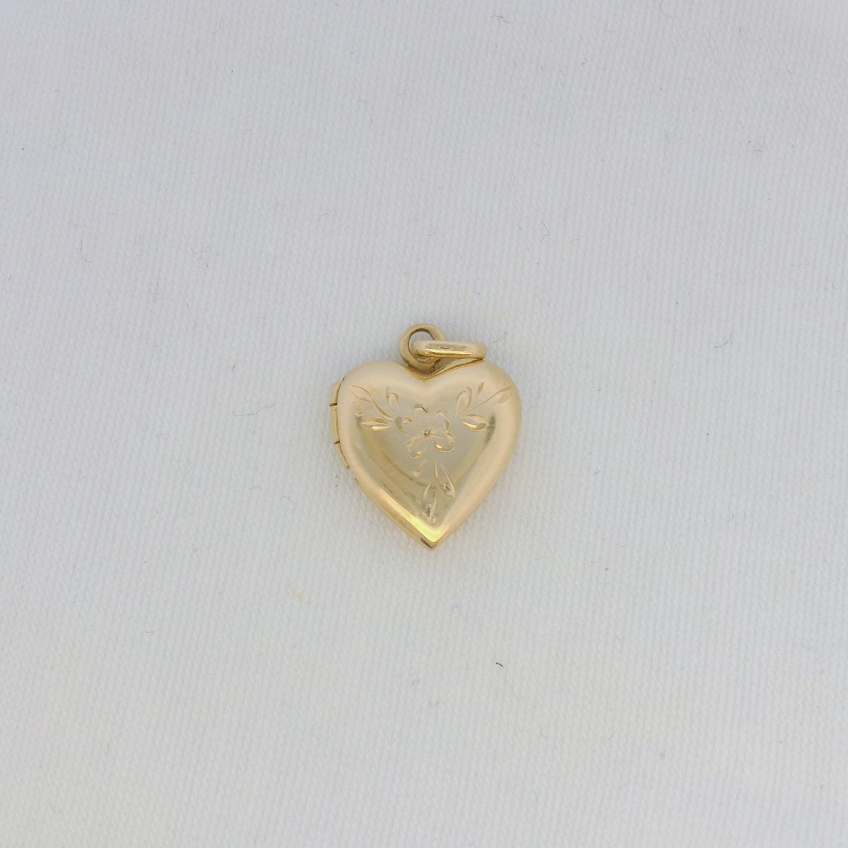 14KT YG Floral Engraving Vintage Heart Locket