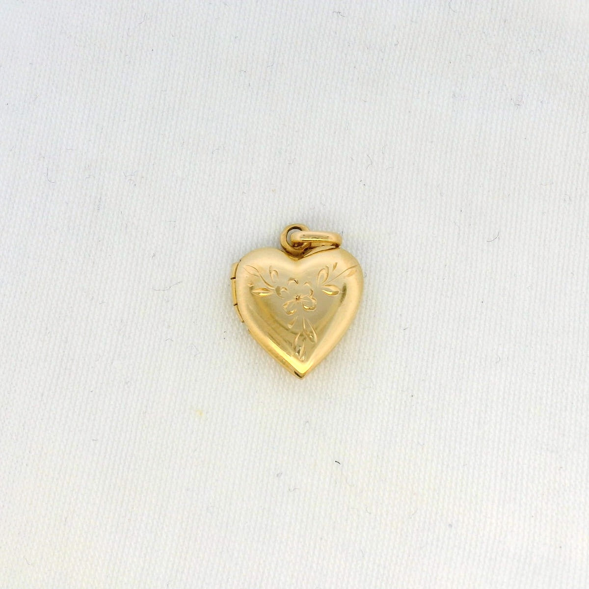 14KT YG Floral Engraving Vintage Heart Locket