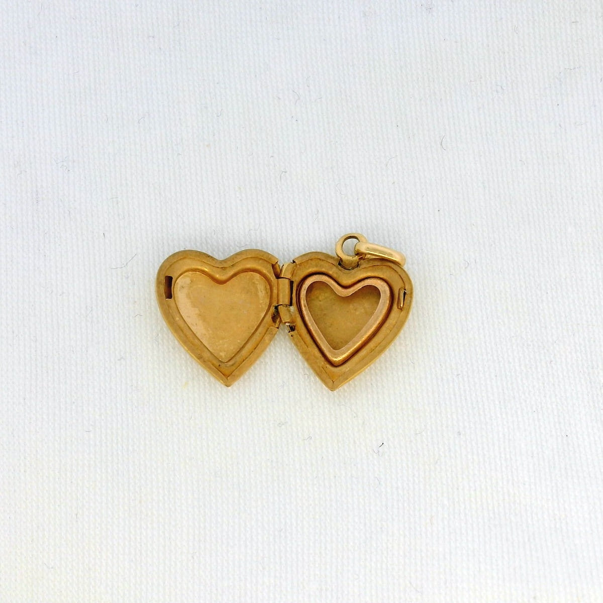 14KT YG Floral Engraving Vintage Heart Locket