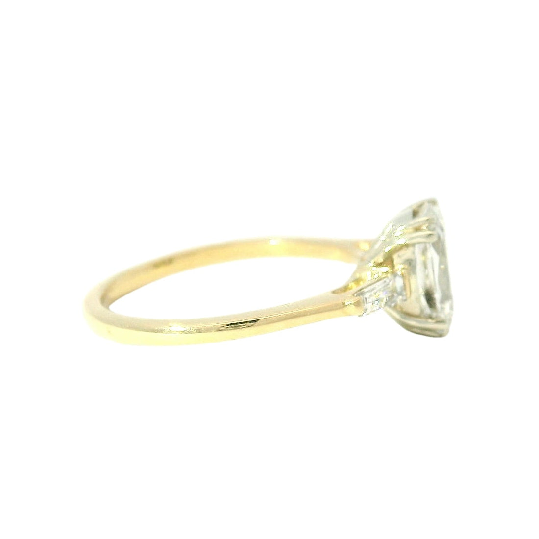 Elegant Gold Diamond Ring