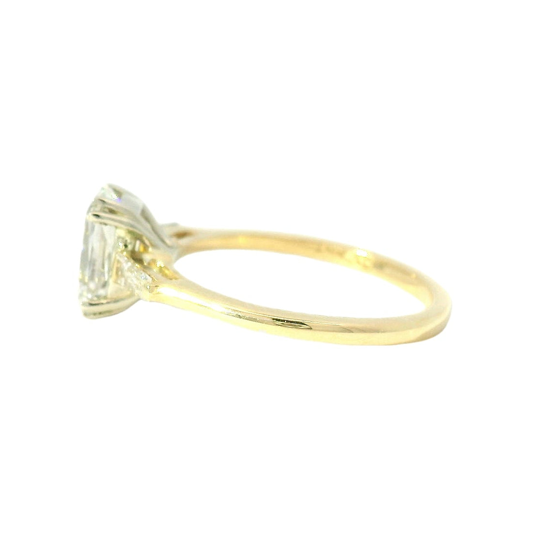 Elegant Gold Diamond Ring