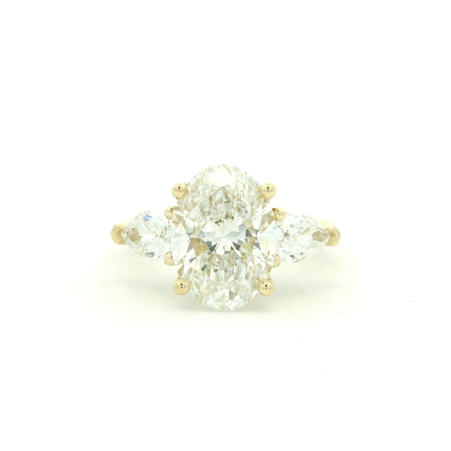 Yellow Gold Multistone Ring with Oval Cut Diamond