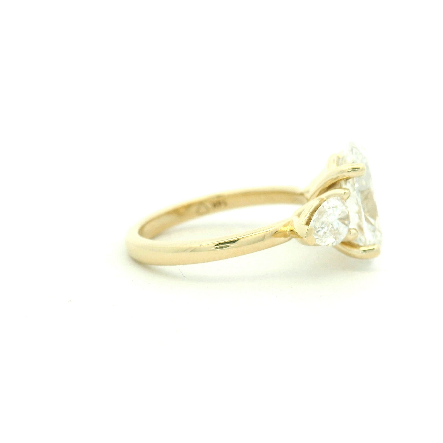 Yellow Gold Multistone Ring with Oval Cut Diamond