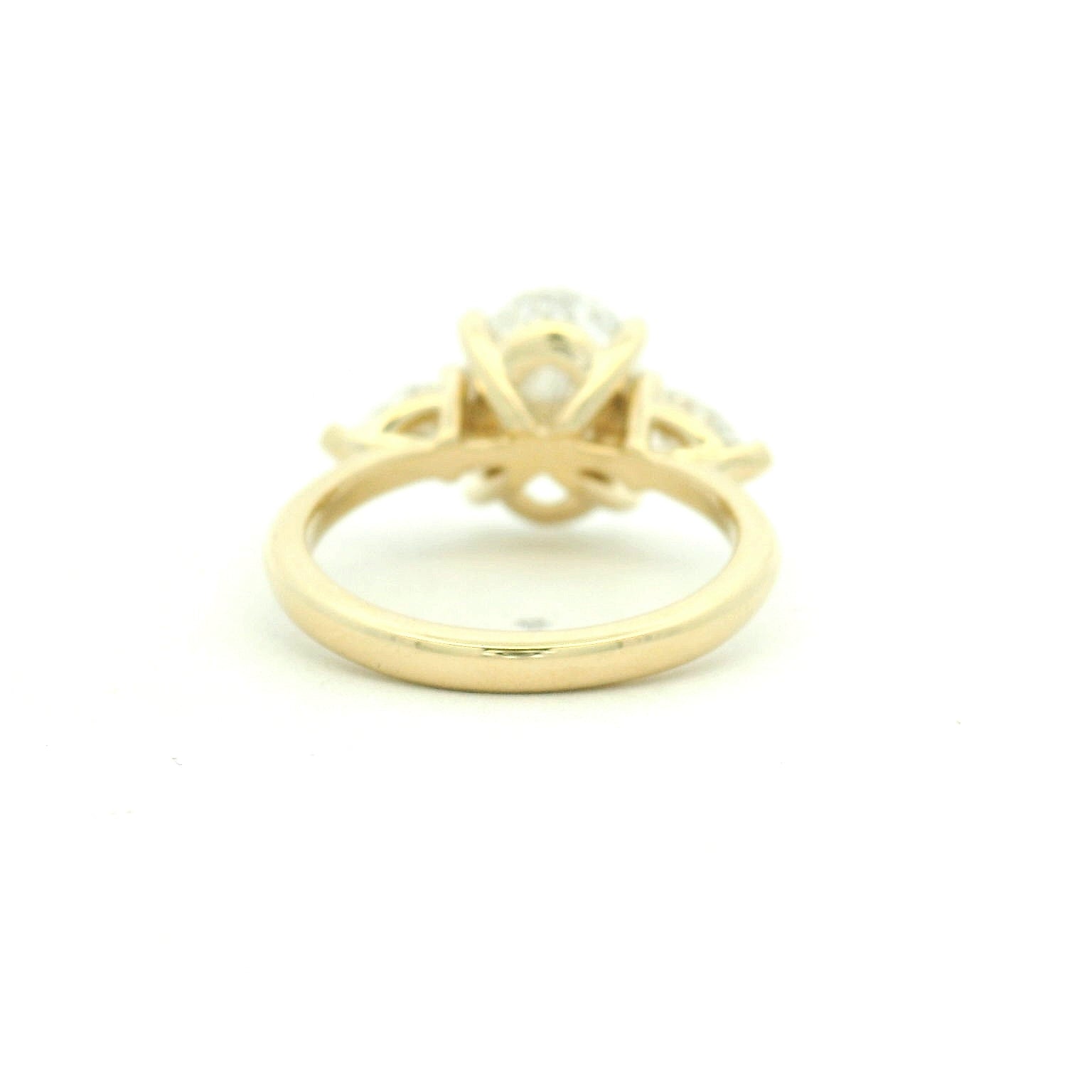 Yellow Gold Multistone Ring with Oval Cut Diamond