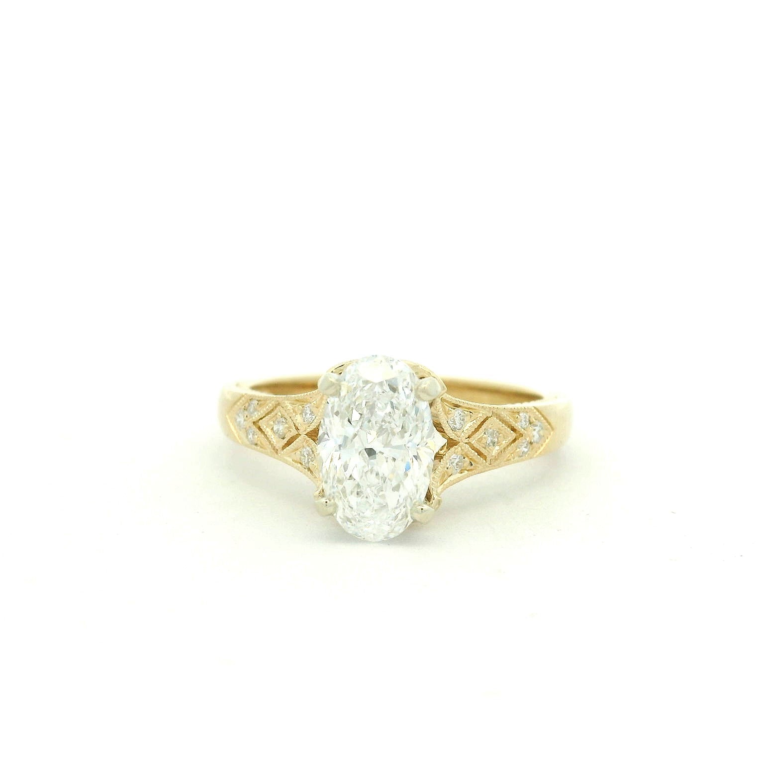 Elegant Gold Diamond Ring