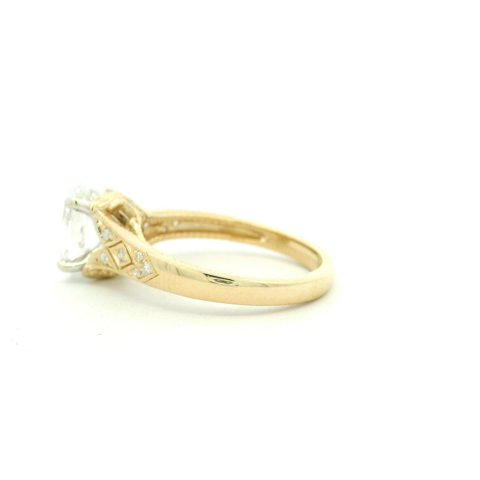 Elegant Gold Diamond Ring
