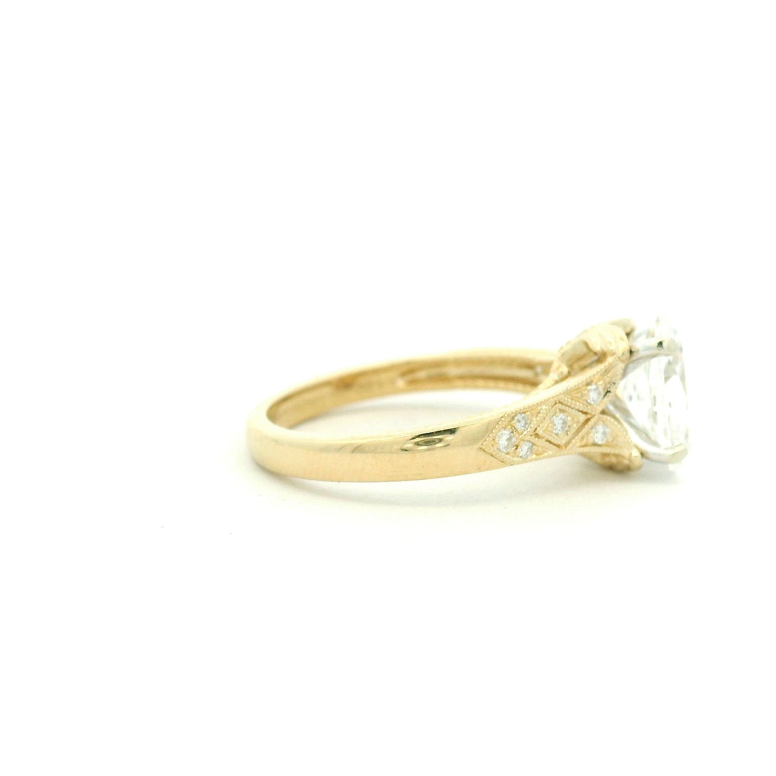 Elegant Gold Diamond Ring