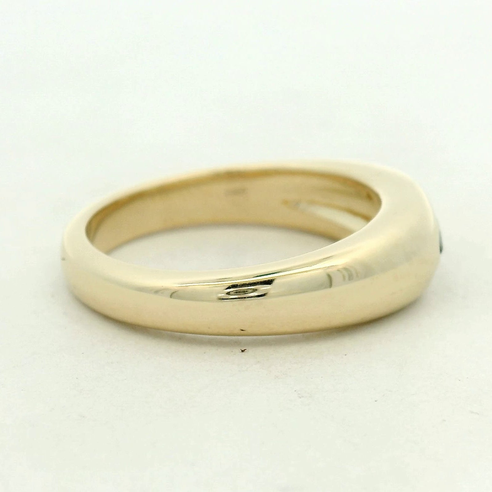 Flush Set Sapphire ring