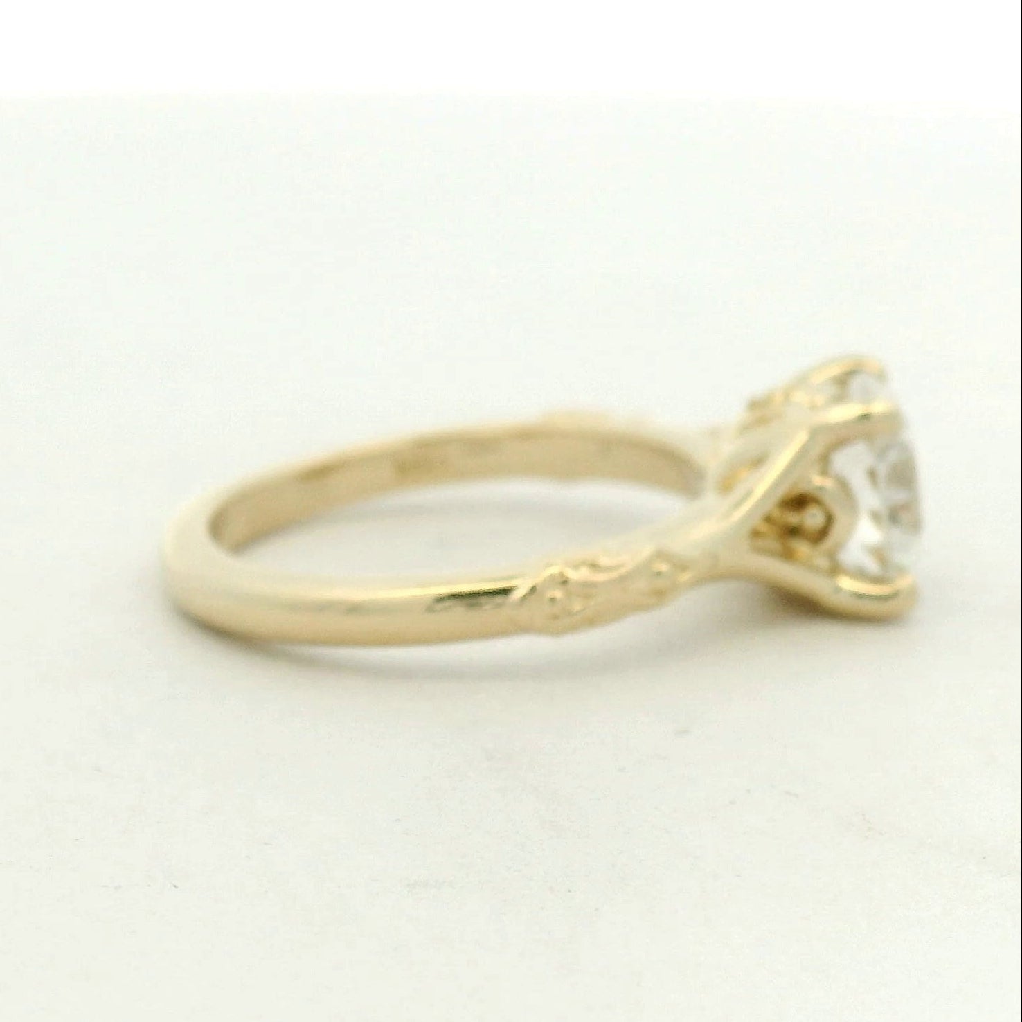 14k solitaire vintage style band Round 1.5 ct dia prong set