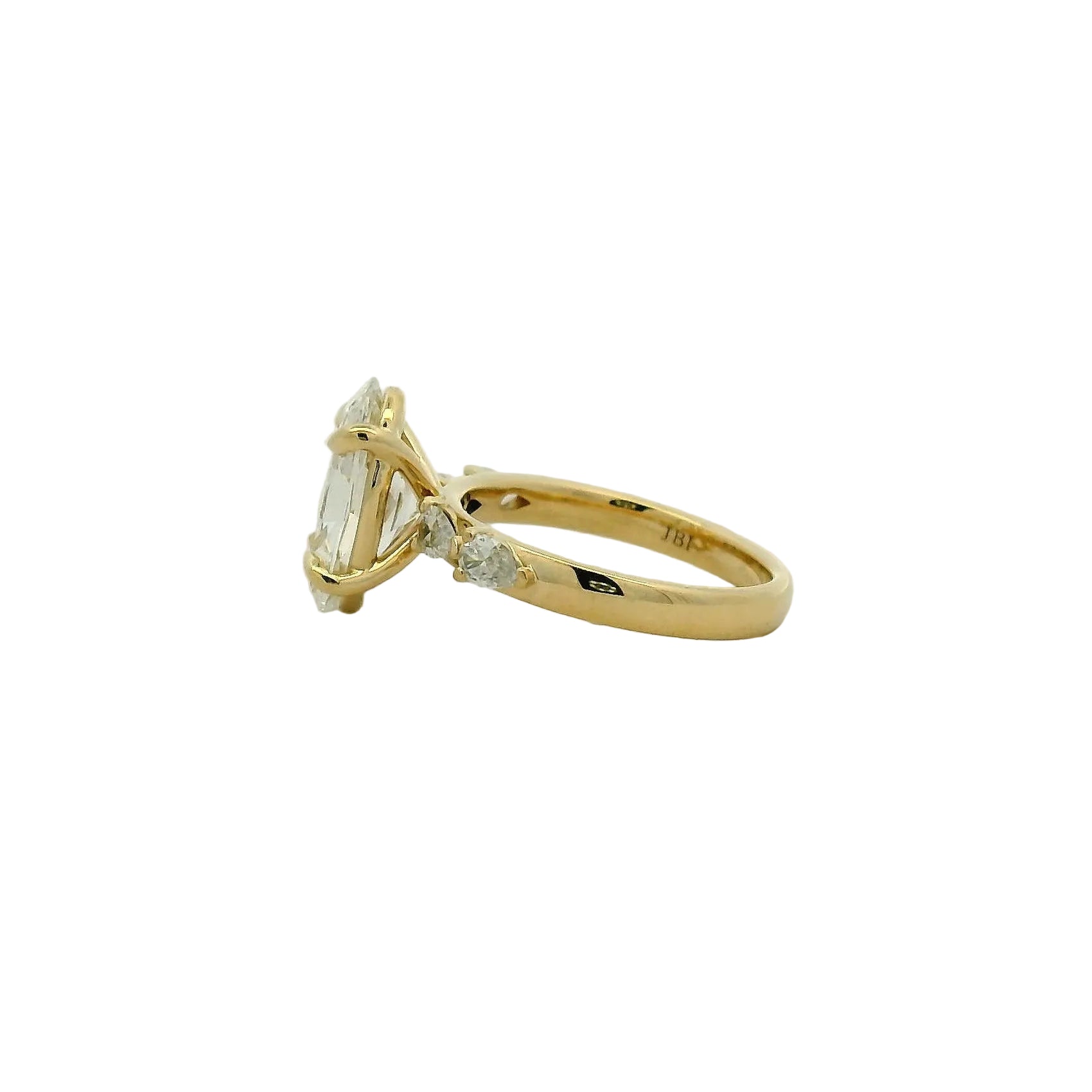 Moval Cut Diamond Solitaire Ring in Yellow Gold