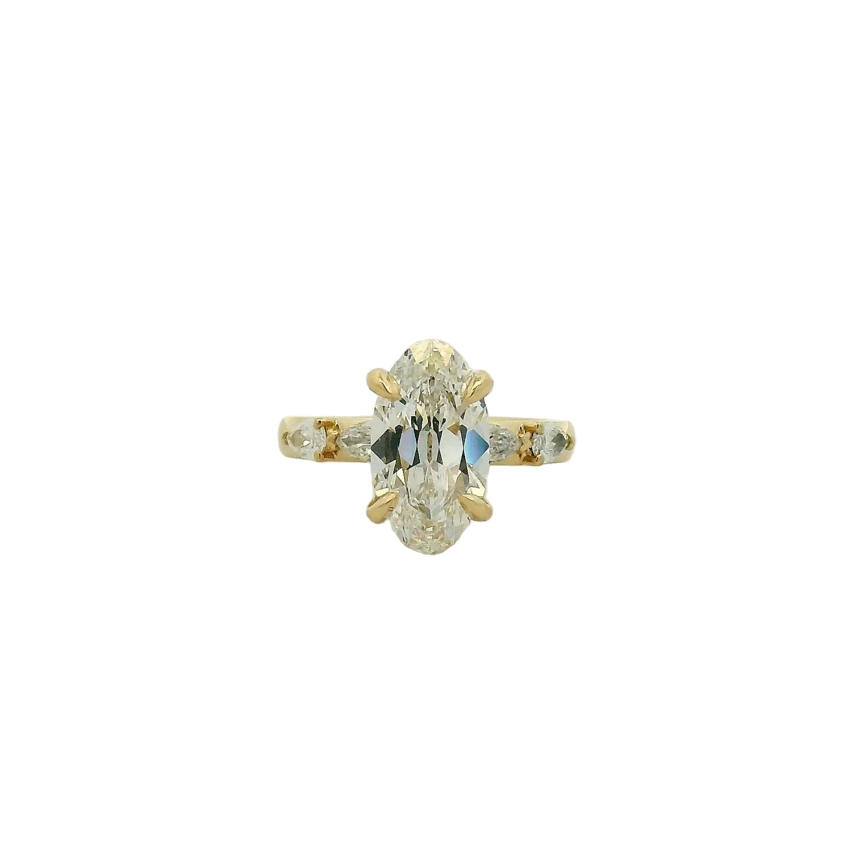 Moval Cut Diamond Solitaire Ring in Yellow Gold