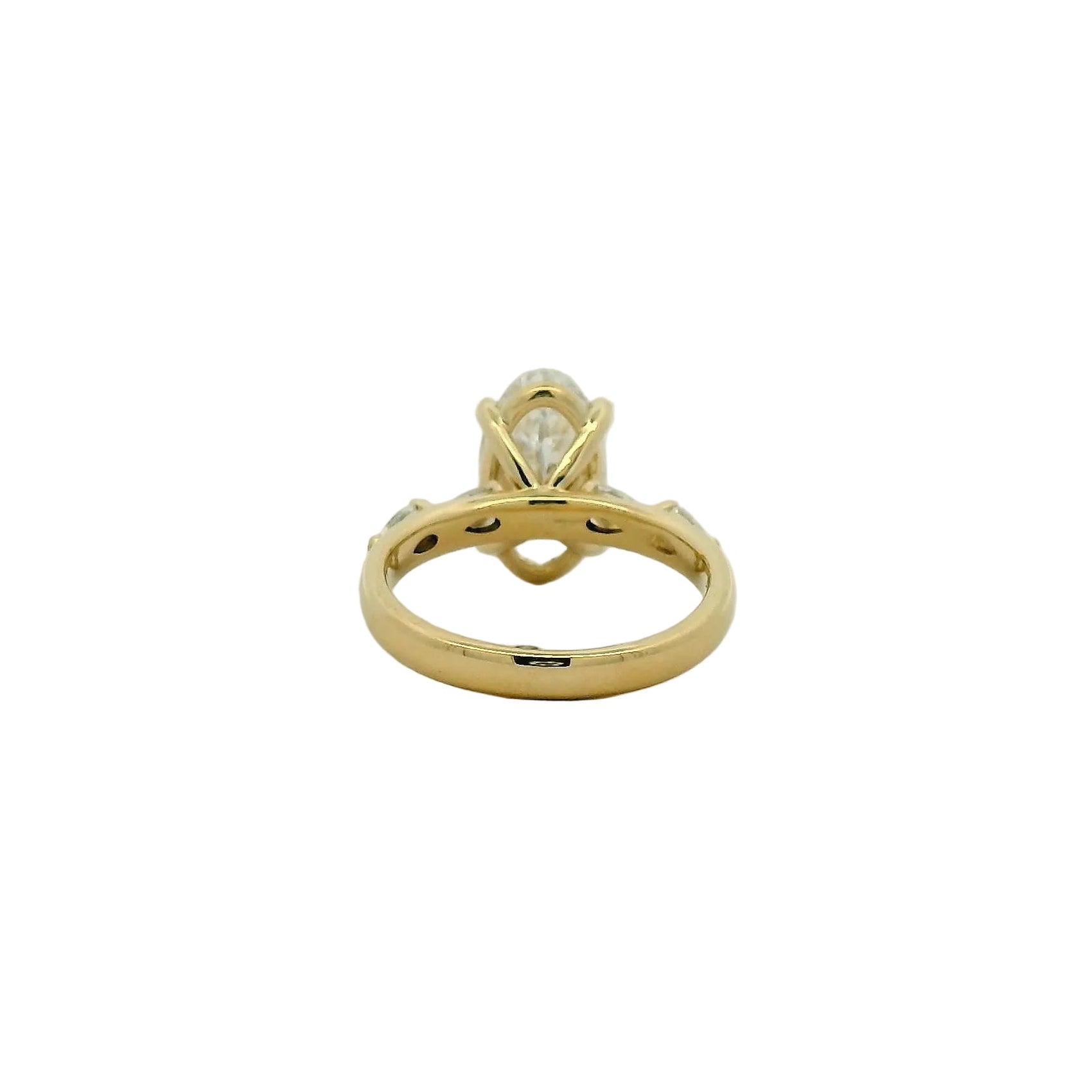 Moval Cut Diamond Solitaire Ring in Yellow Gold