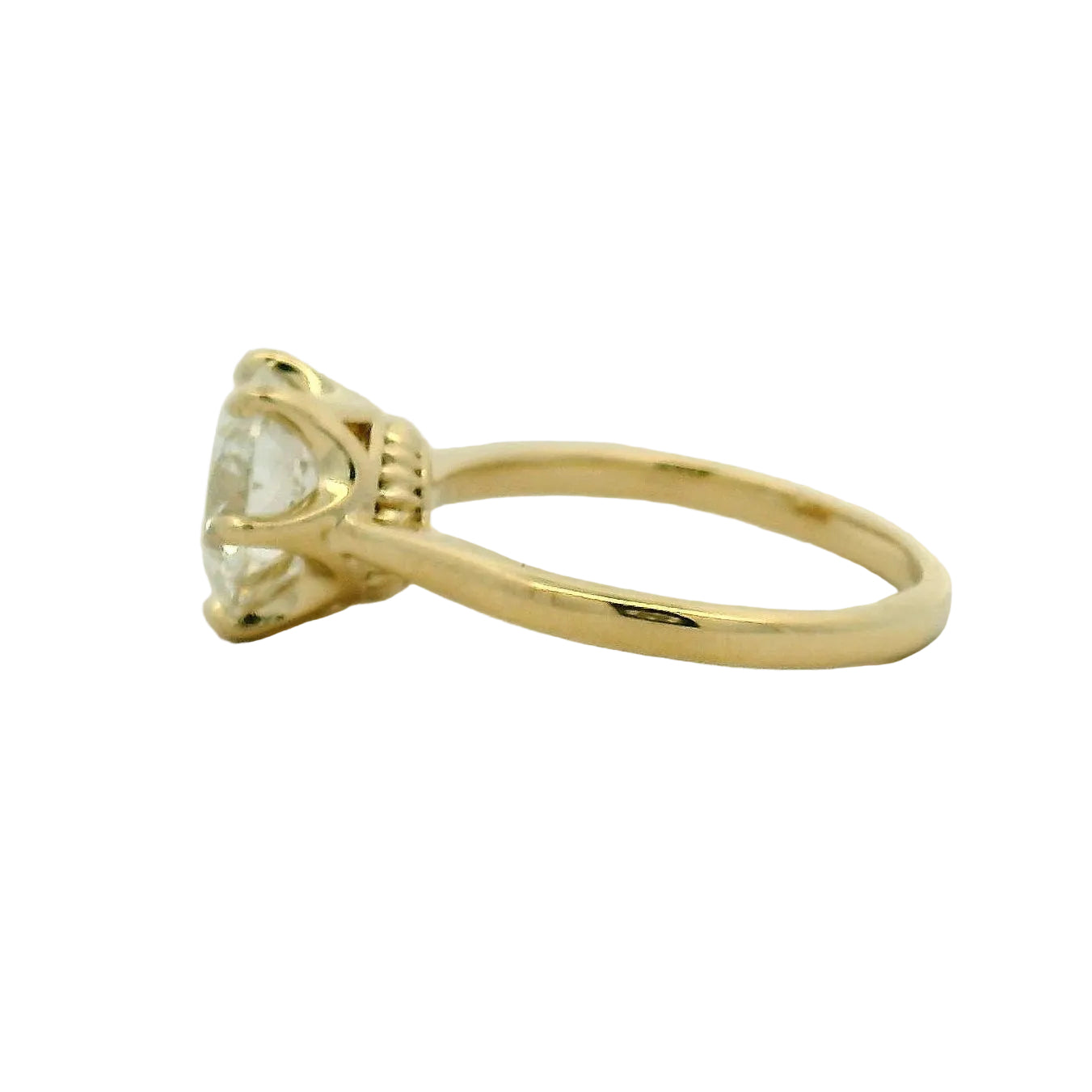 Round Cut Diamond Solitaire Ring in Yellow Gold