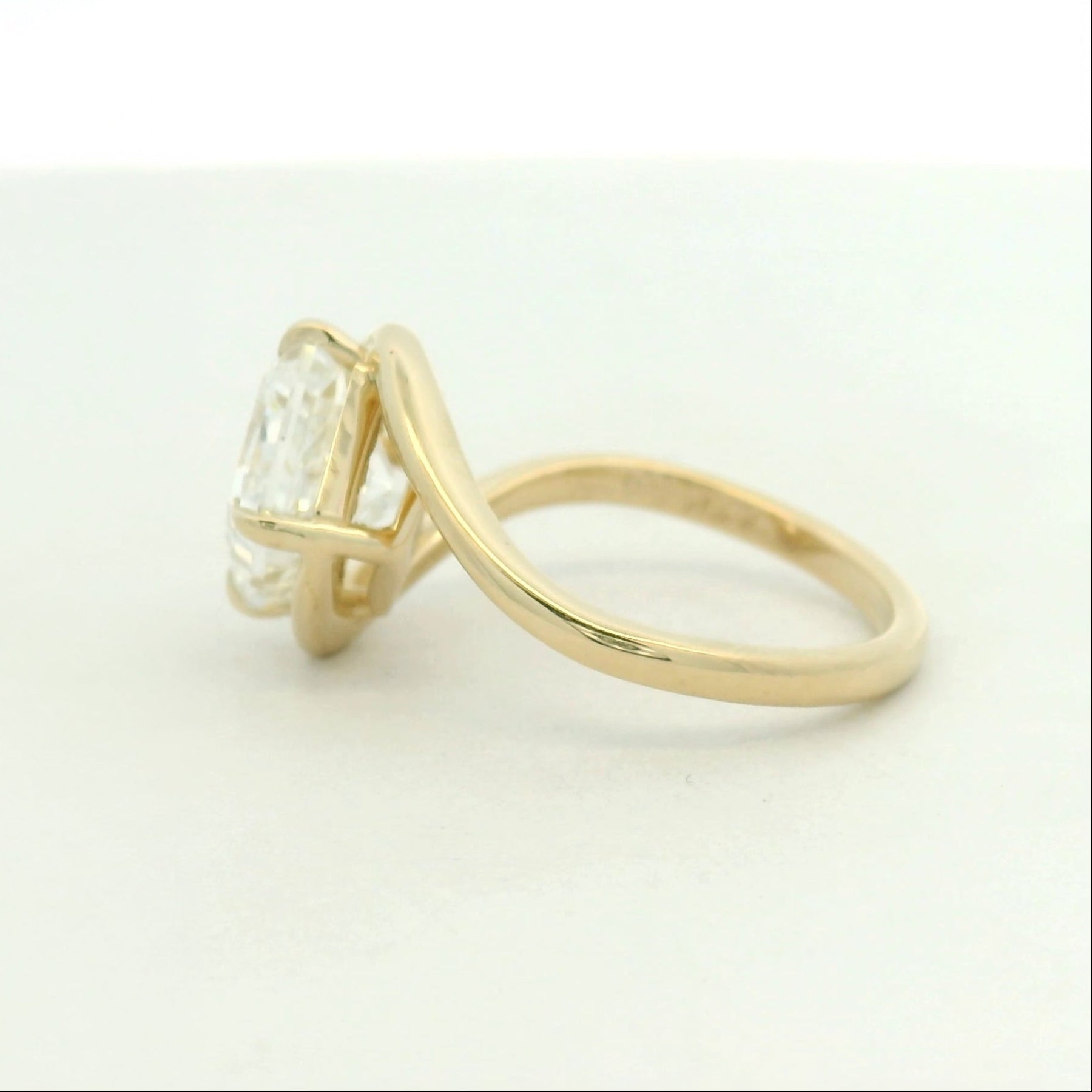 14k yellow gold w/ a solitaire radiant sq