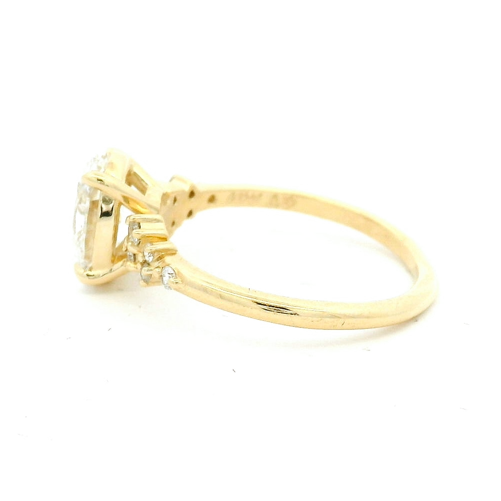 Elegant Oval Diamond Engagement Ring
