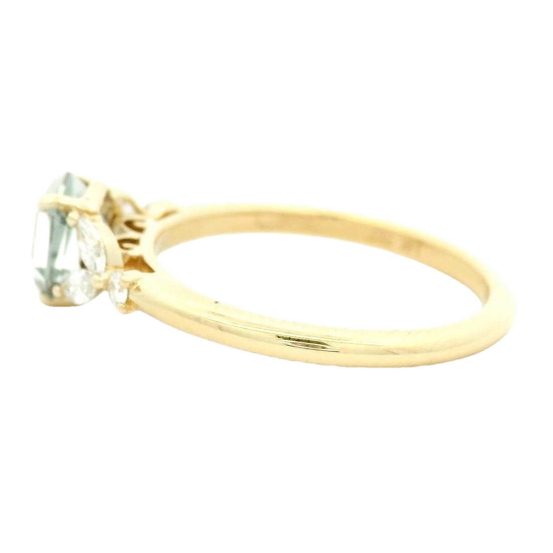 Elegant Aquamarine Ring