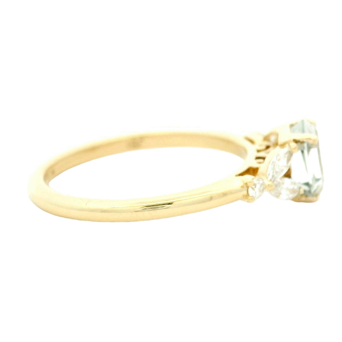 Elegant Aquamarine Ring