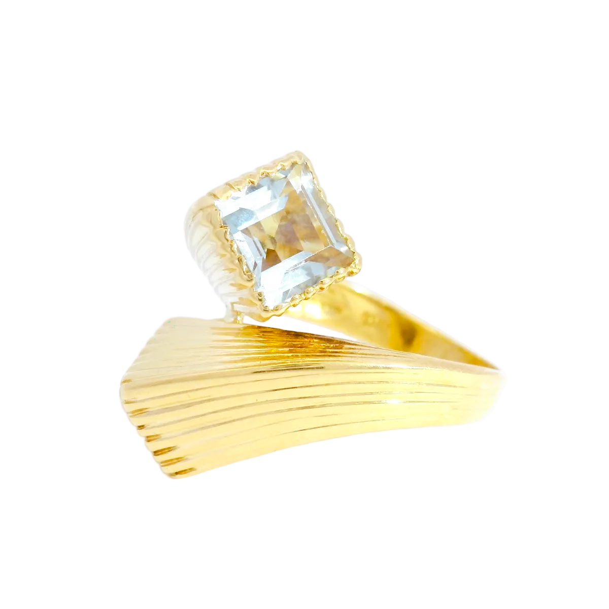 Yellow Gold Ring with Square Aquamarine Gemstone