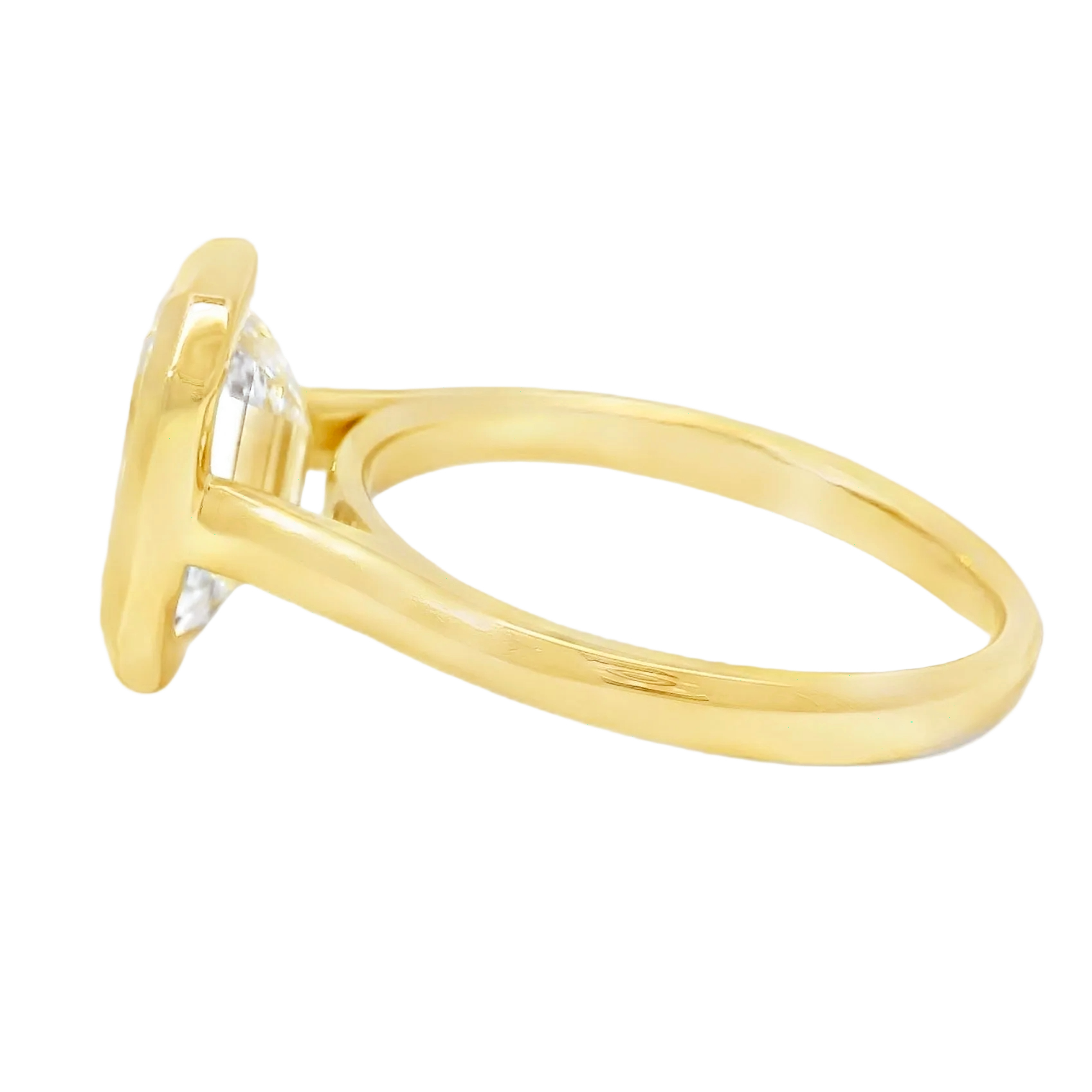 Oval-Cut Diamond Solitaire Ring in Yellow Gold