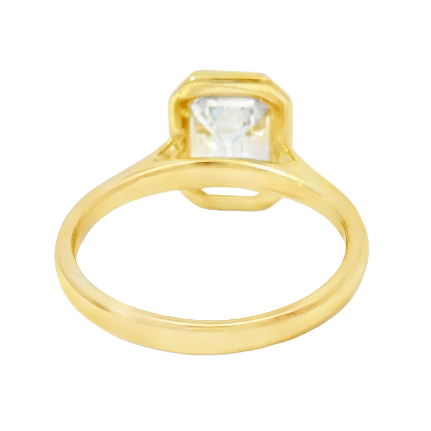 Oval-Cut Diamond Solitaire Ring in Yellow Gold