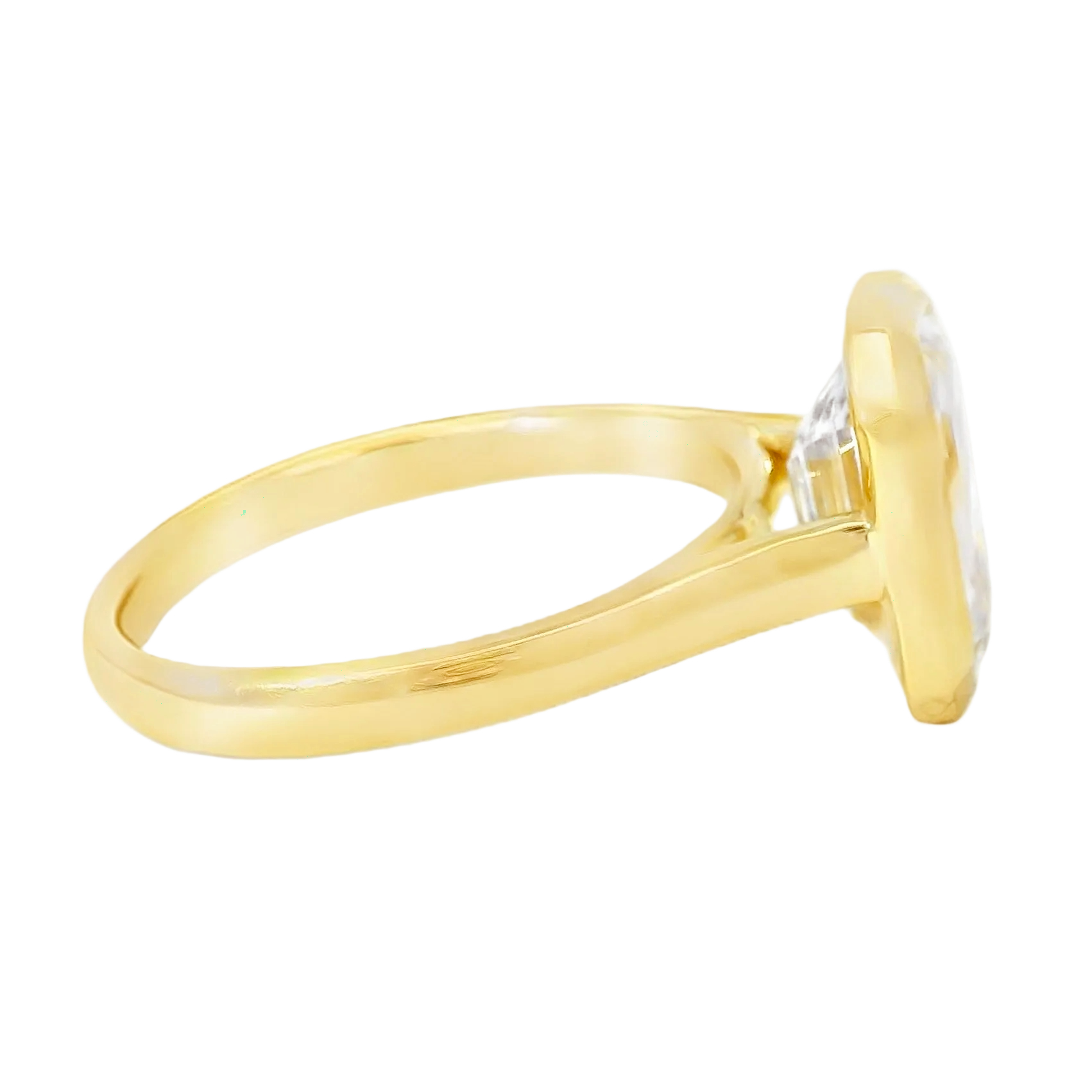 Oval-Cut Diamond Solitaire Ring in Yellow Gold
