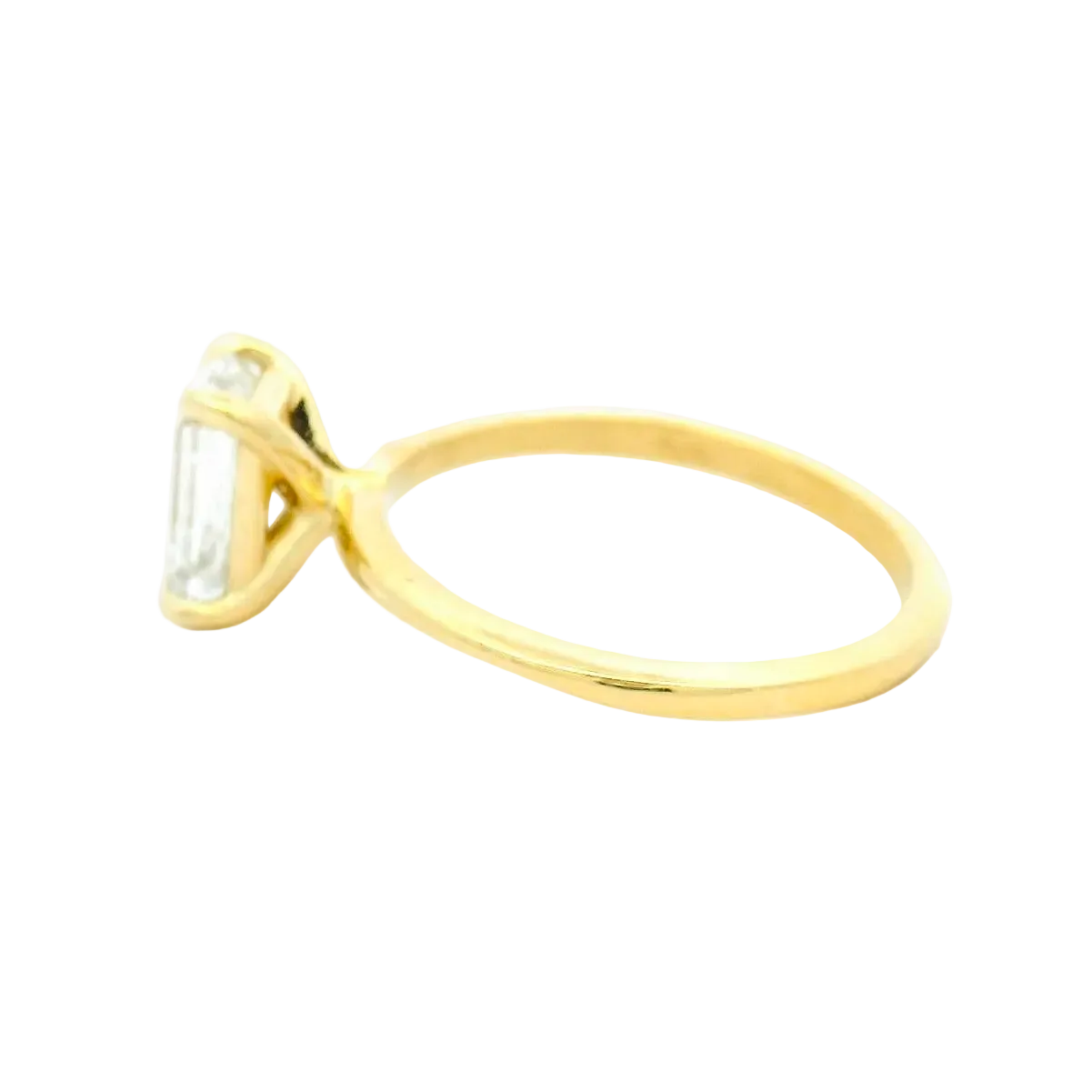 Elegant Emerald Cut Diamond Ring