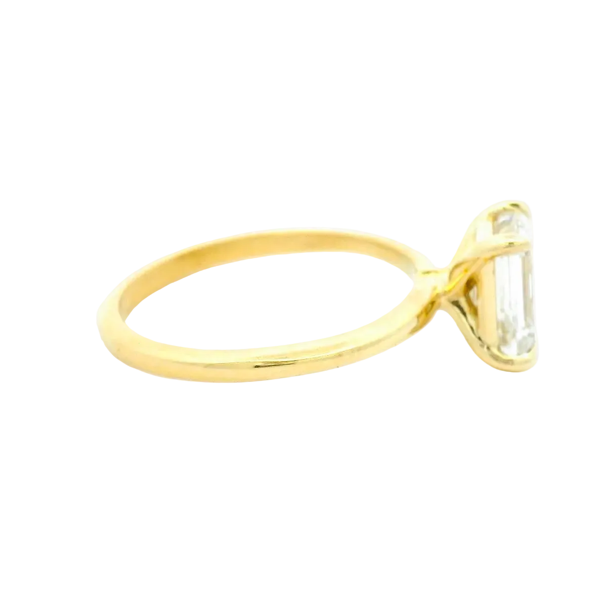Elegant Emerald Cut Diamond Ring