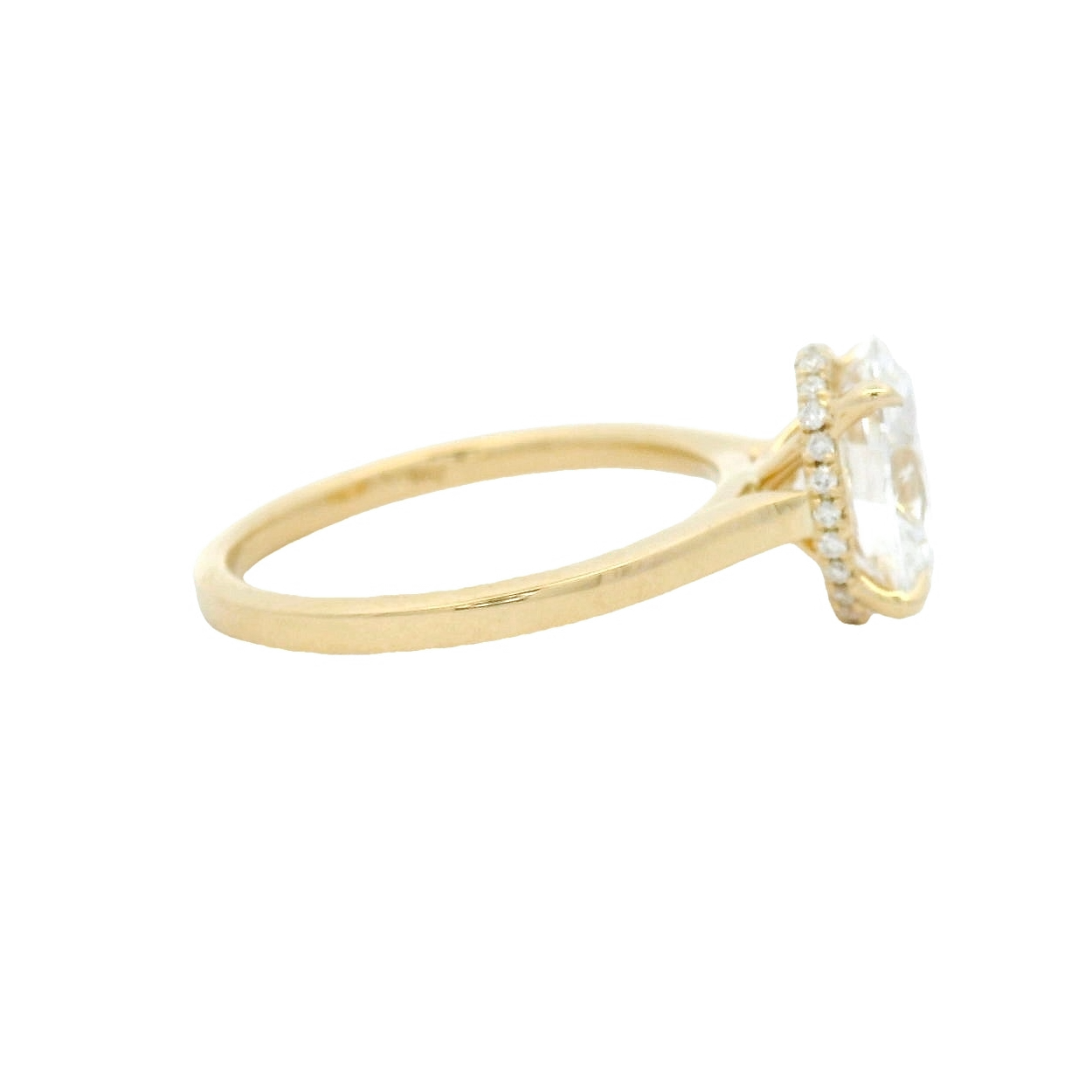 Elegant Oval Diamond Ring