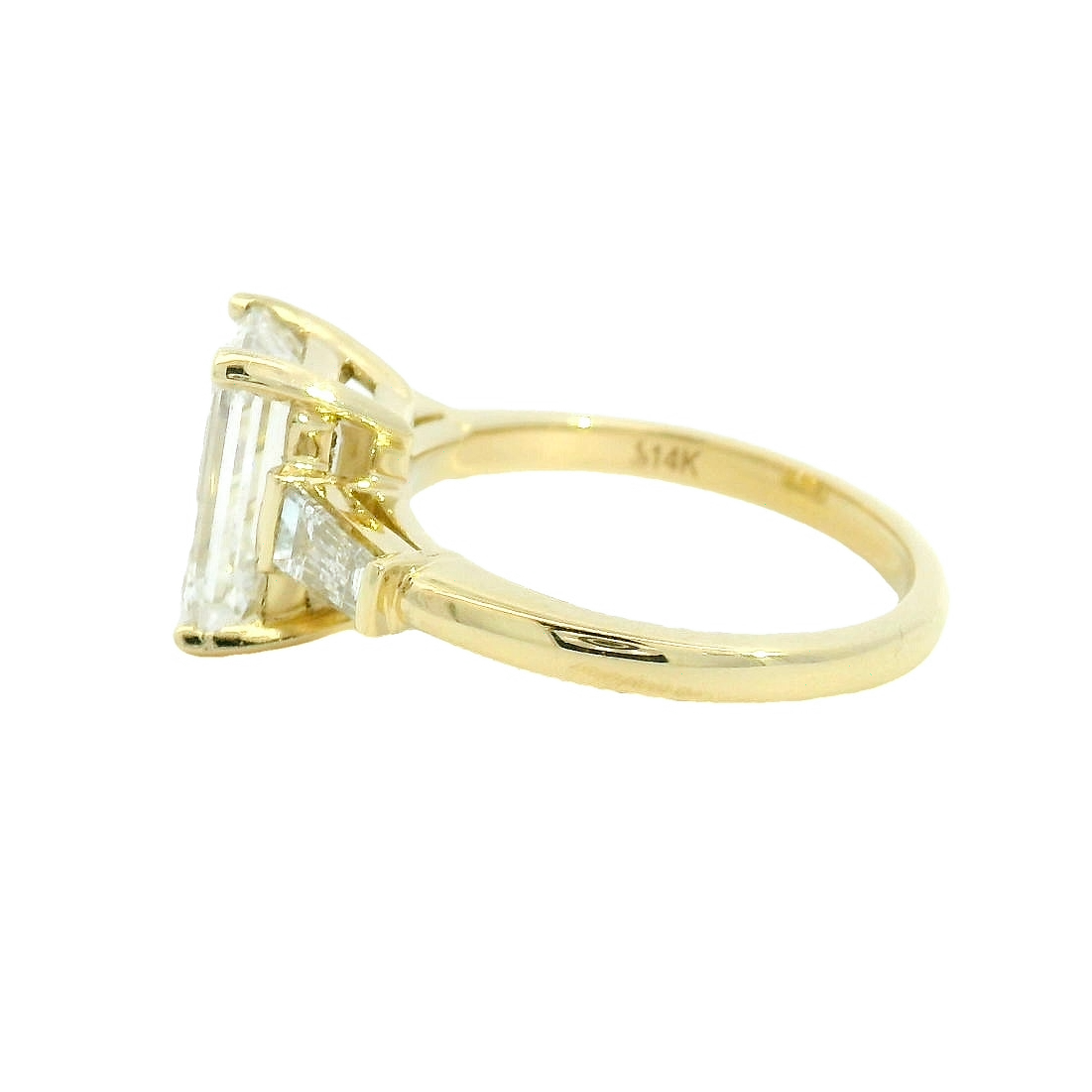 Elegant Emerald Cut Diamond Ring