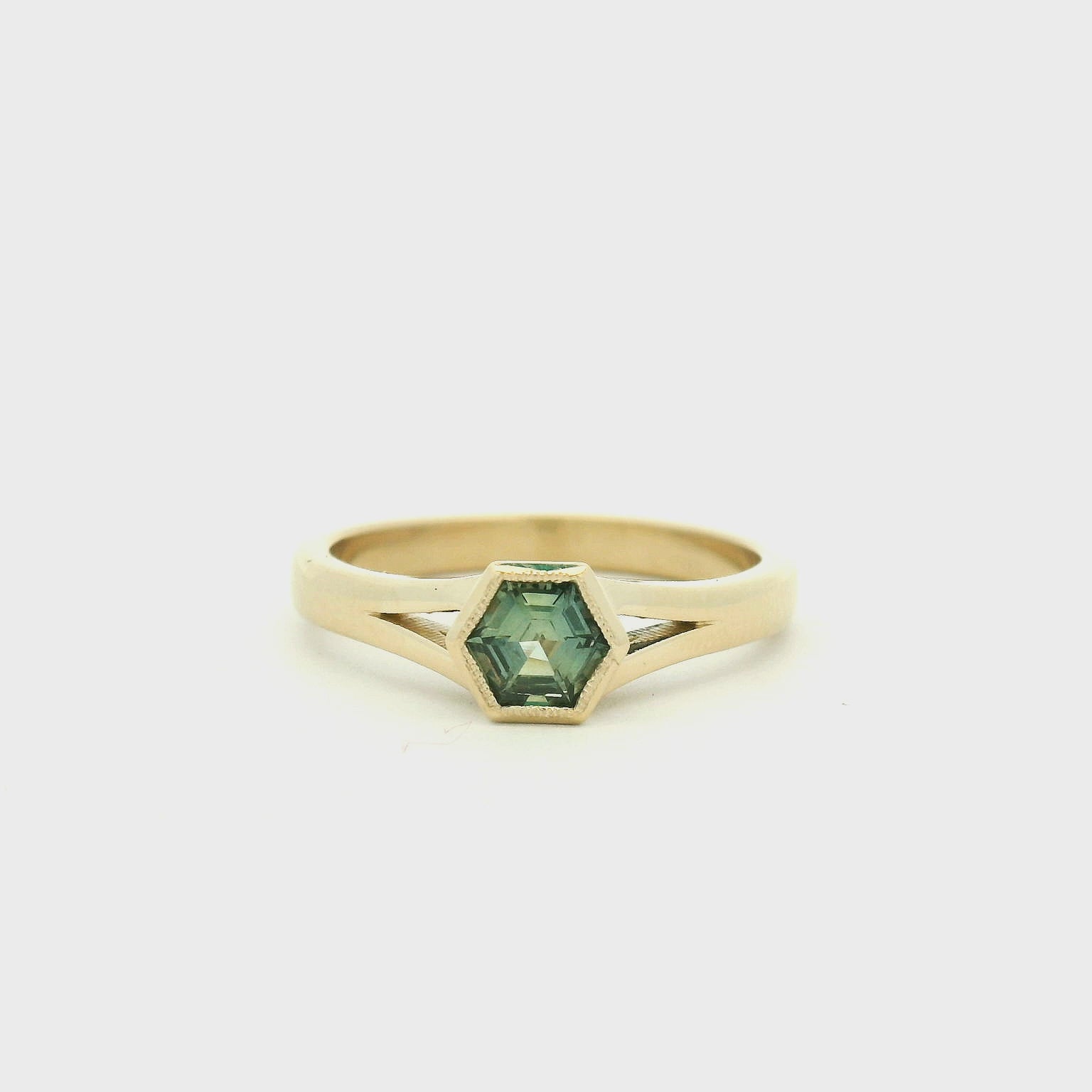 14KYG Sapphire Engagement Ring