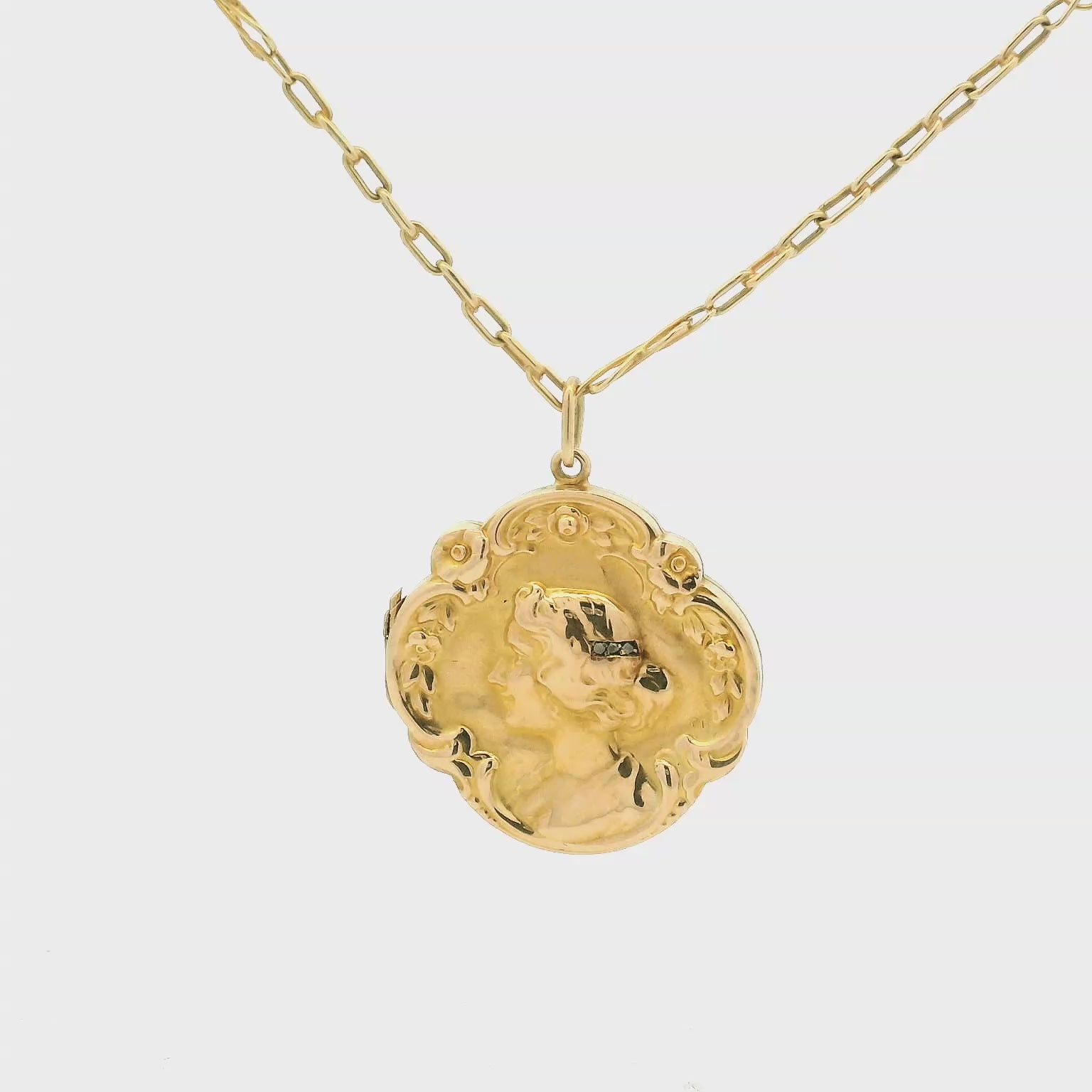 Vintage 18KYG Charm