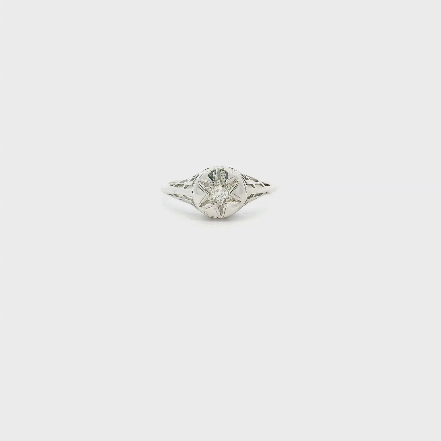 Vintage 14KWG Star Ring
